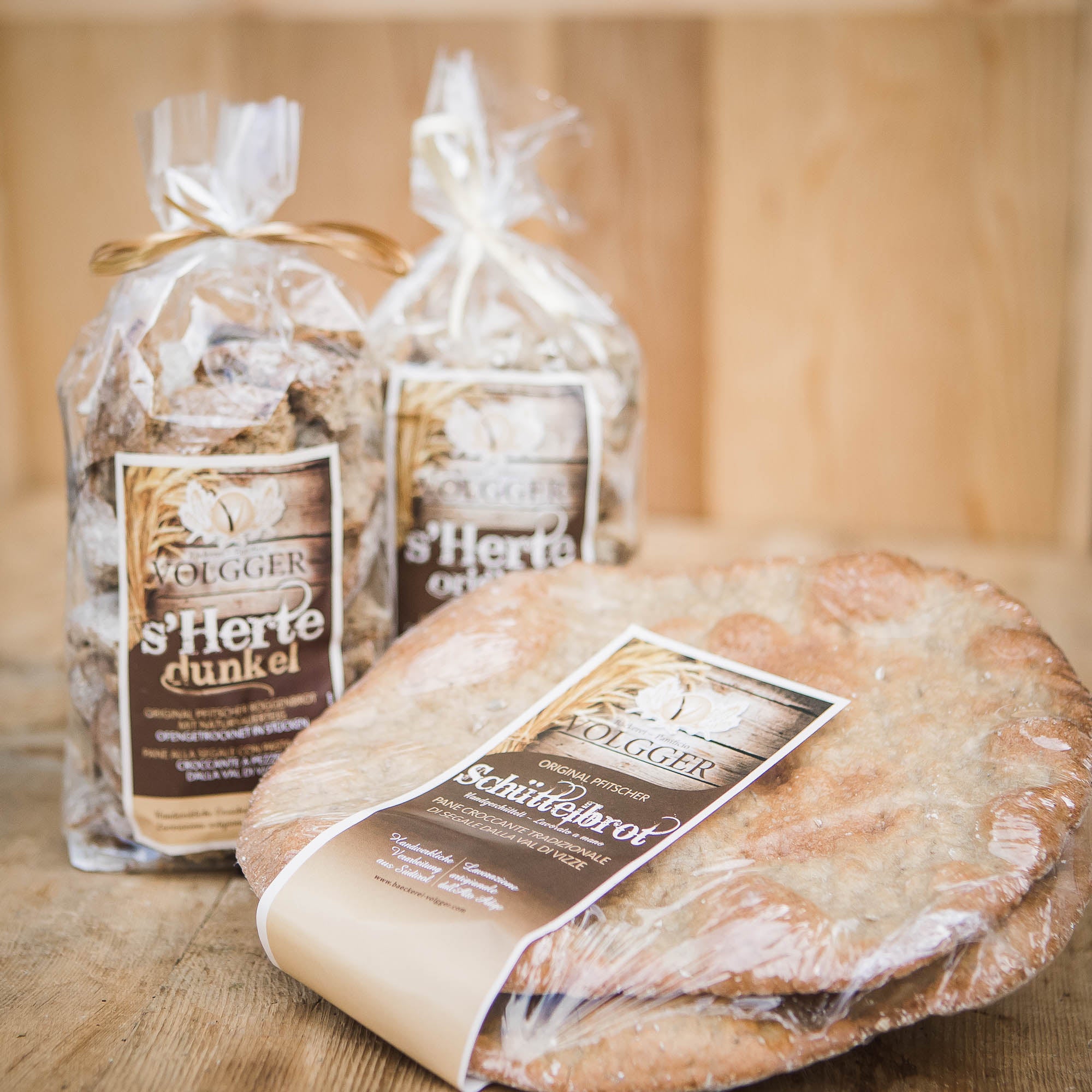 Schüttelbrot, Südtiroler Spezialität - Metzgerei Frick, Südtirol Schüttelbrot, Südtiroler Spezialität - Metzgerei Frick, Südtirol